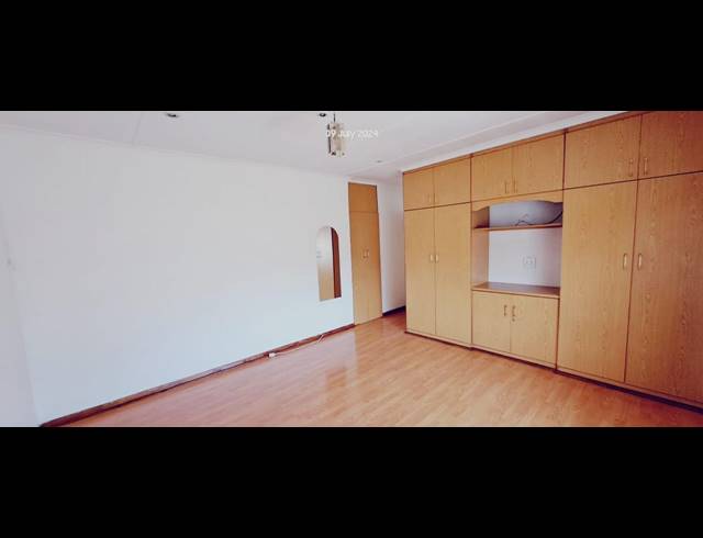 6 BEDROOM FREESTANDING FOR SALE IN MOUNTAIN RISE